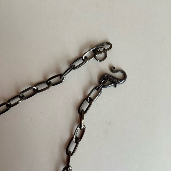 Pearl beaded bib waterfall necklace in lavender and purple - Picture 4 of 4